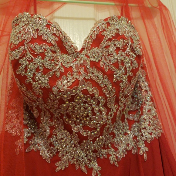 Strapless beaded red dress - Picture 4 of 4